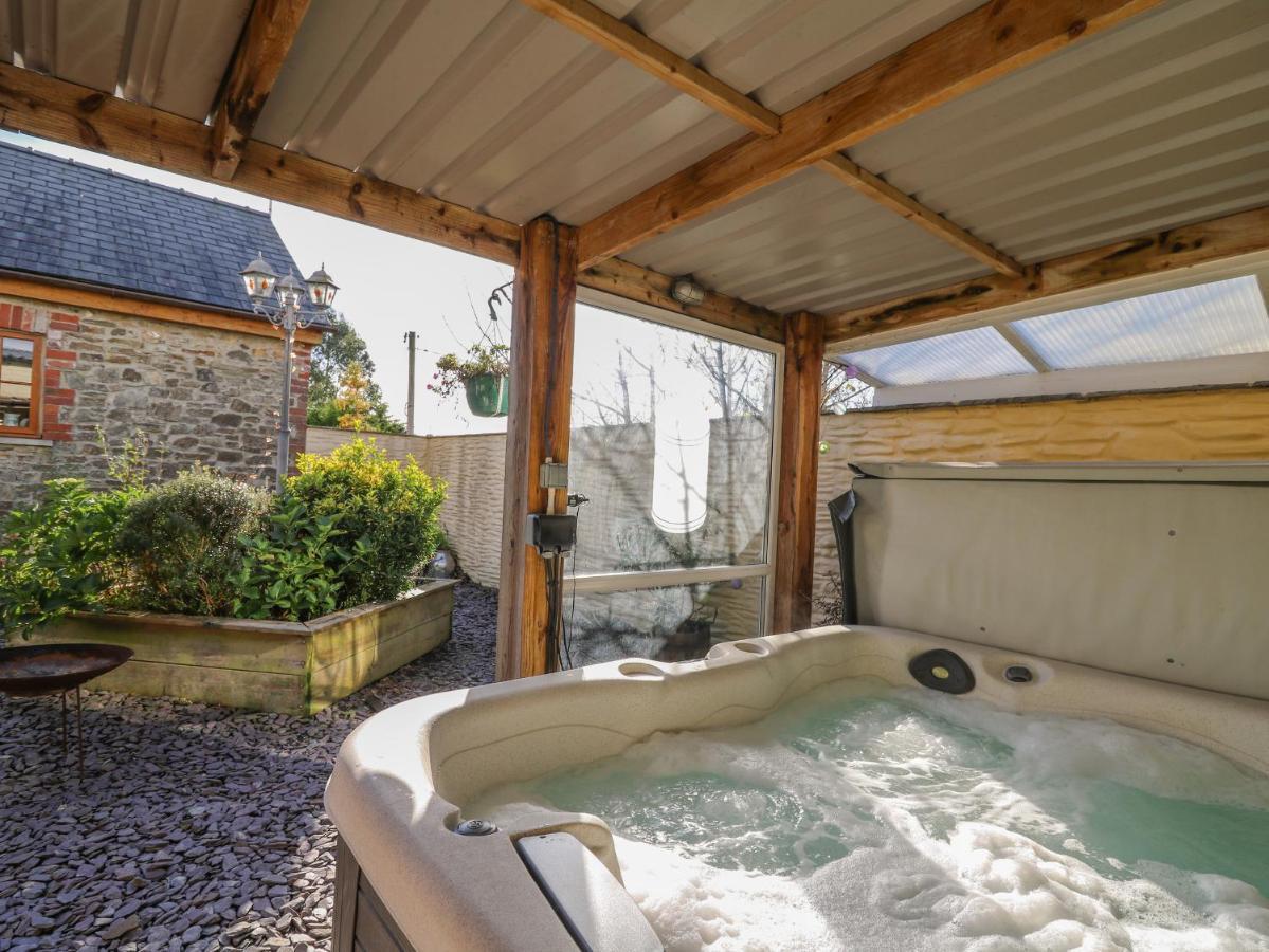 Troedyraur Yr Hen Llaethdyヴィラ エクステリア 写真